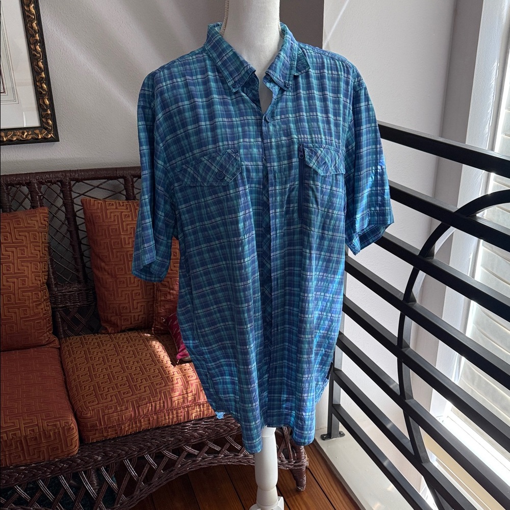 Men's Blue Plaid Short-Sleeve Button-Up Shirt